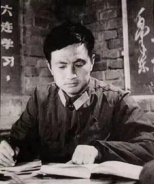 华为总裁任正非3个儿女3个姓两任妻子亲如姐妹