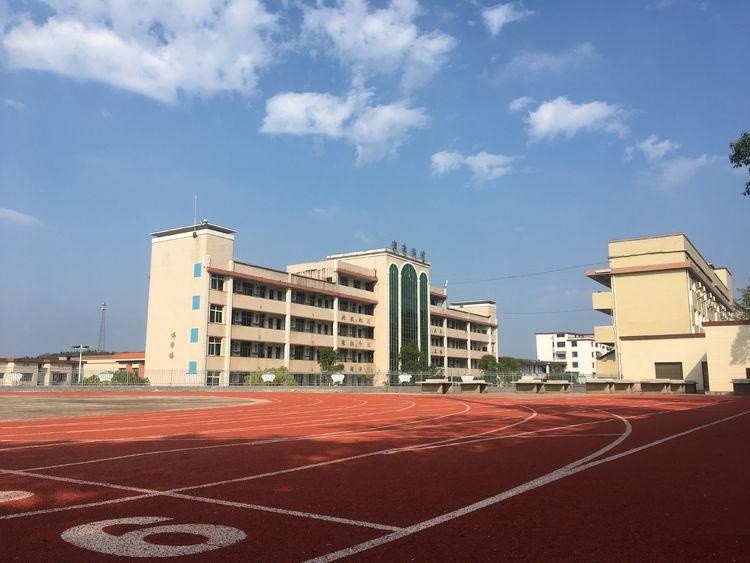 【衡南九中举行跑操比赛】青春激昂 超越梦想