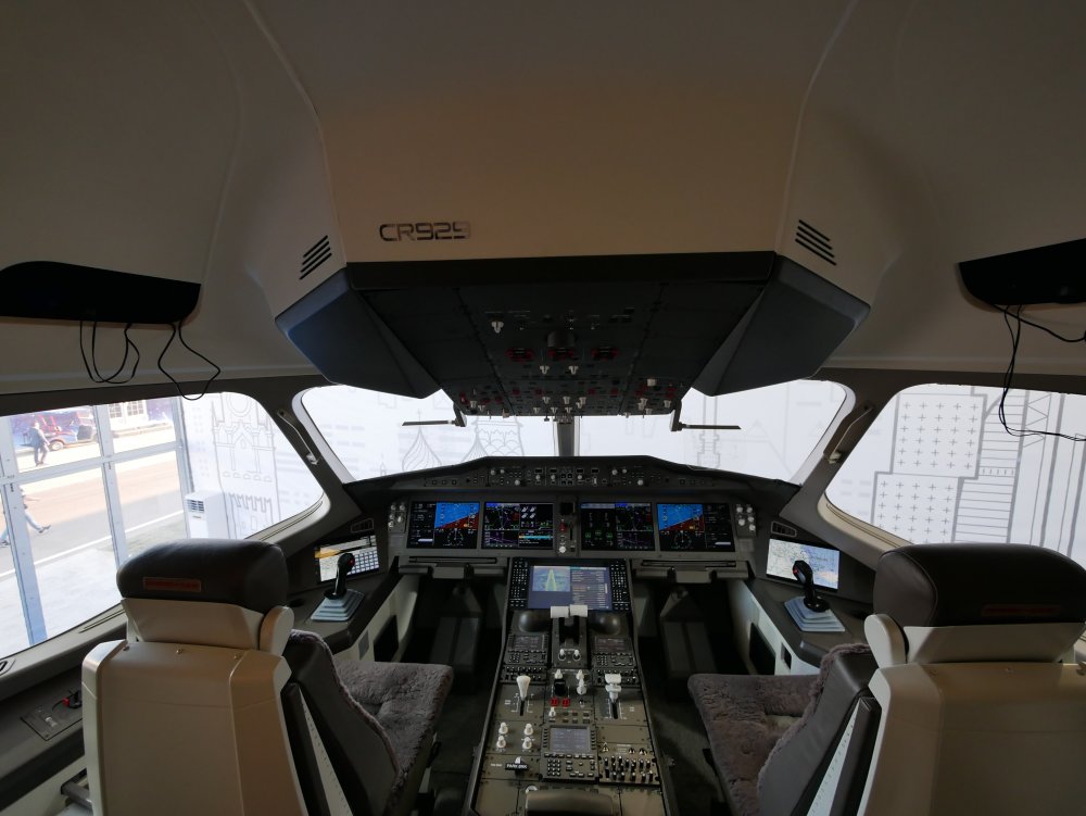 cr929宽体大飞机驾驶舱布局方案之一