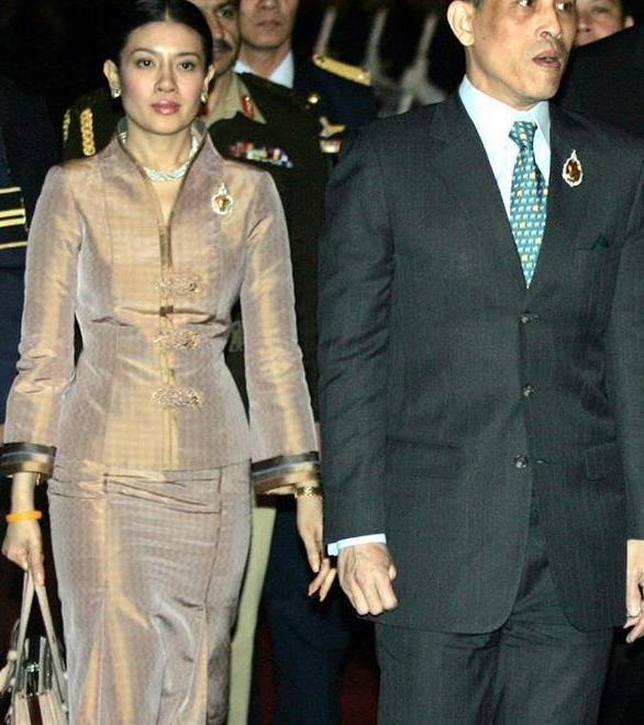 曾经的泰国"最美王妃"削发为尼,因犯错被打入冷宫,现状如何?