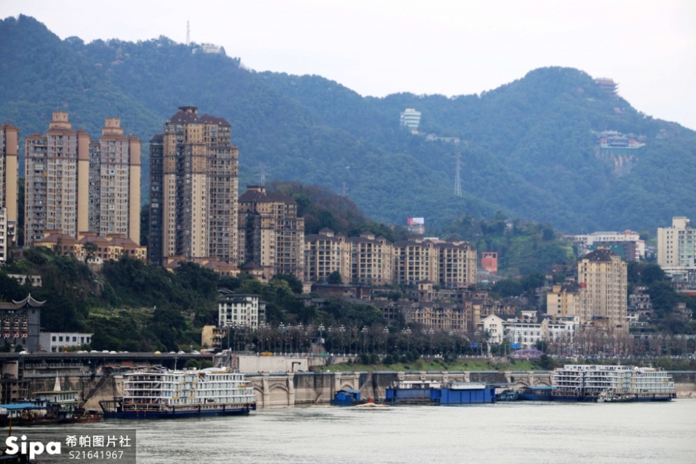 重庆直辖市前经济总量是多少_重庆夜景(2)