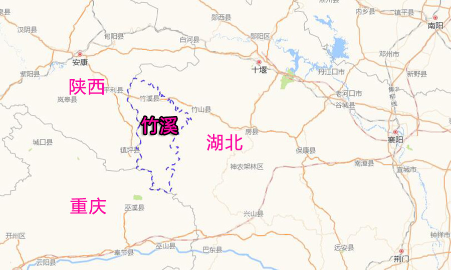 湖北十堰一个县,地处三省交界,拥有世界最早的长城