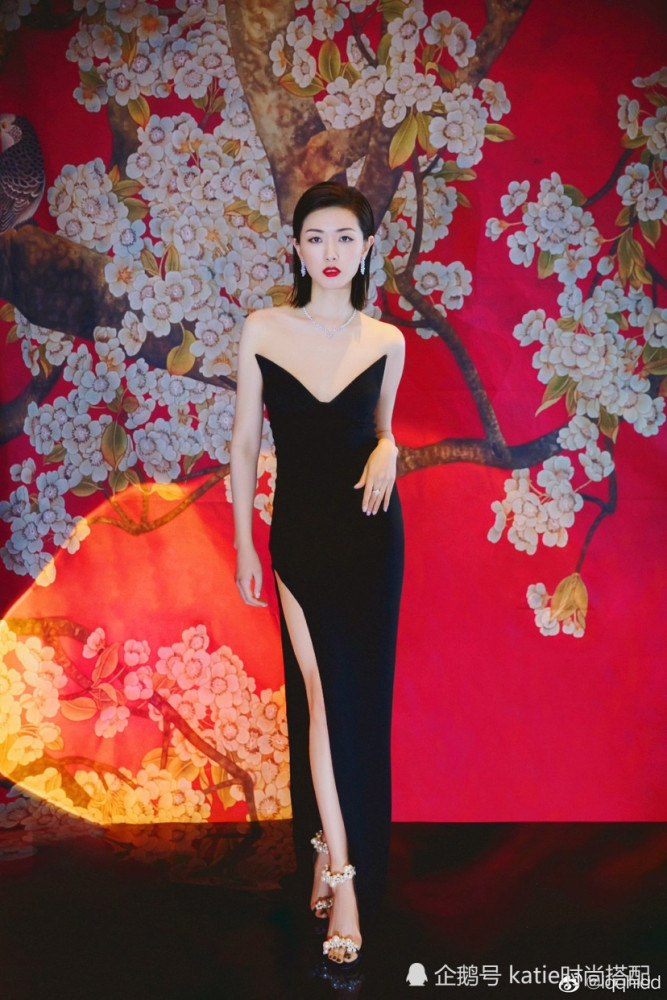万茜深v礼服艳压群芳,又是为姐姐美貌折腰的一天!