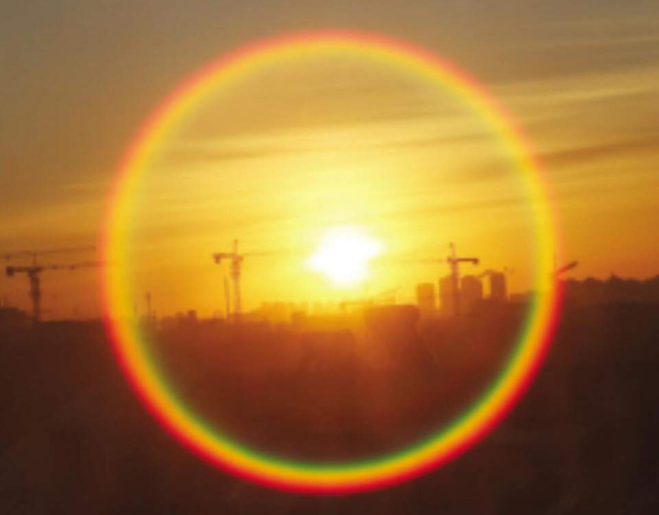 从太阳光可以看到几乎所有的颜色,太阳真实的颜色是什么?
