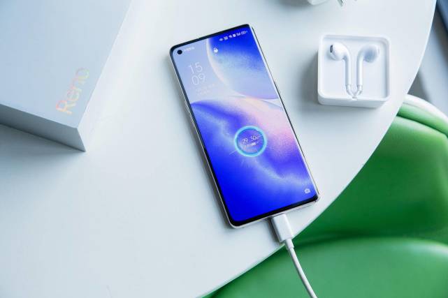 测试完续航,我们也顺便测试了一下oppo reno5 pro的充电情况.