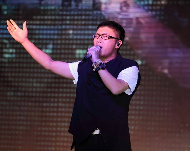 庞龙因一首歌狂赚2亿连登4届春晚事业巅峰主动要求封杀
