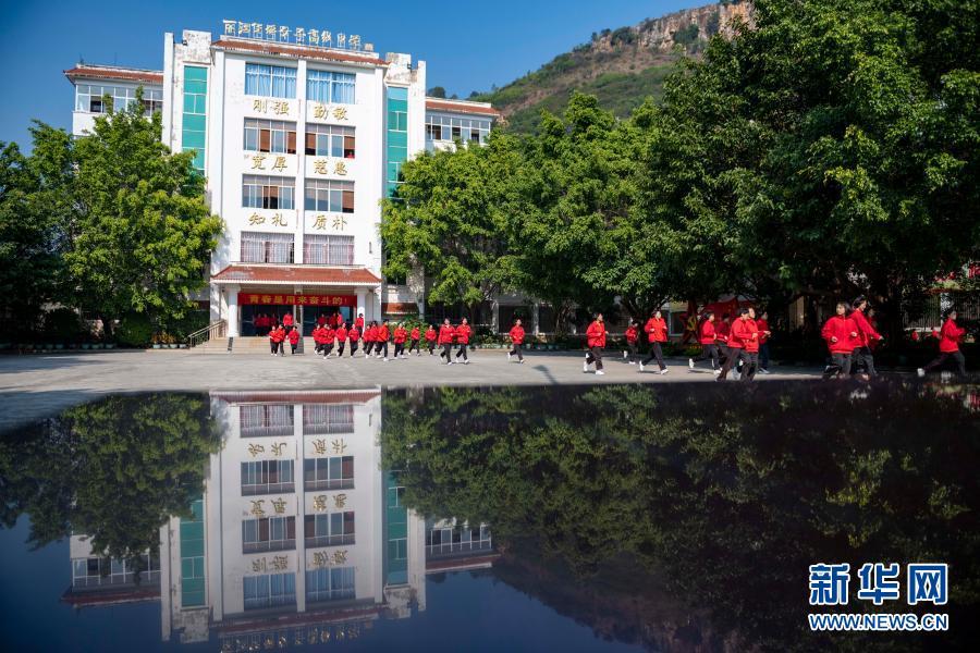 大山女孩的"校长妈妈"——记云南丽江华坪女子高级中学校长张桂梅