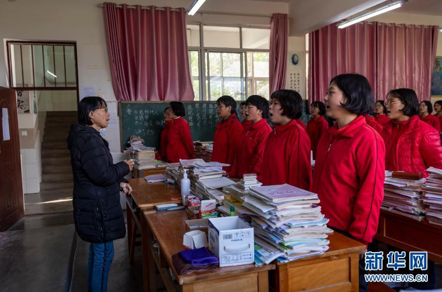 大山女孩的"校长妈妈"——记云南丽江华坪女子高级中学校长张桂梅