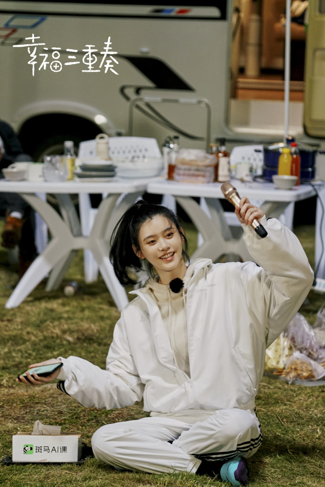 此前,包文婧此次作为飞行嘉宾做客《幸福三重奏,与"网友"奚梦瑶首次