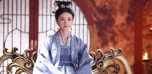 眉姐姐斓曦真节省!近照毛衣起球还在穿,跟鞠婧祎演婆媳气质稳赢