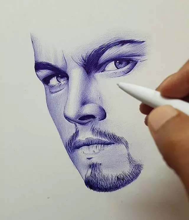 用圆珠笔表现人物头像所以画圆珠笔之前,先把素描画好用圆珠笔往往