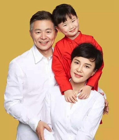 王宏伟一家 王宏伟坚决不同意,母亲想其他儿女了,王宏伟就让姐姐