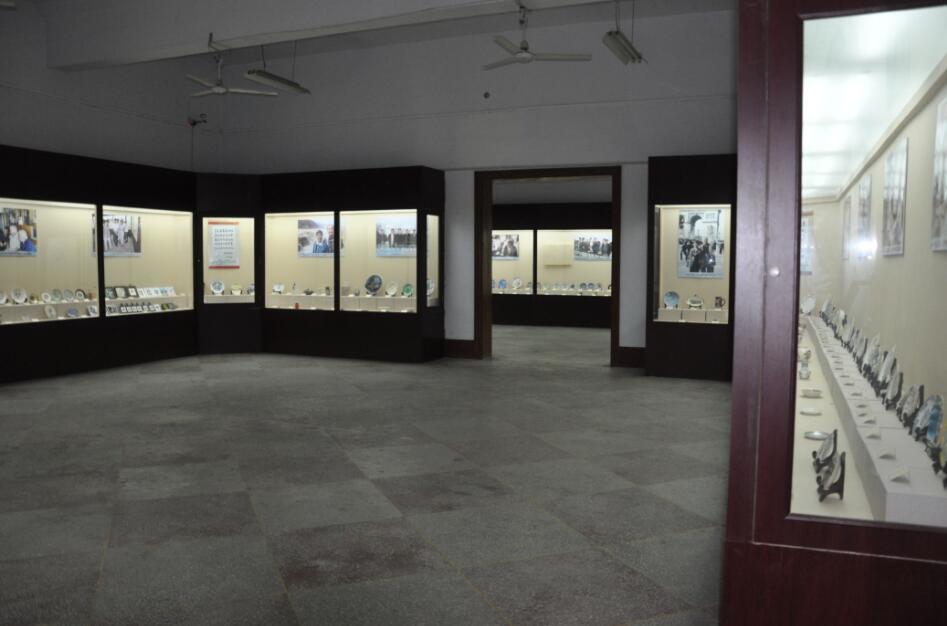 安丘市博物馆:汉画像石墓-镇馆之宝它用224块巨型石材修建而成,其中