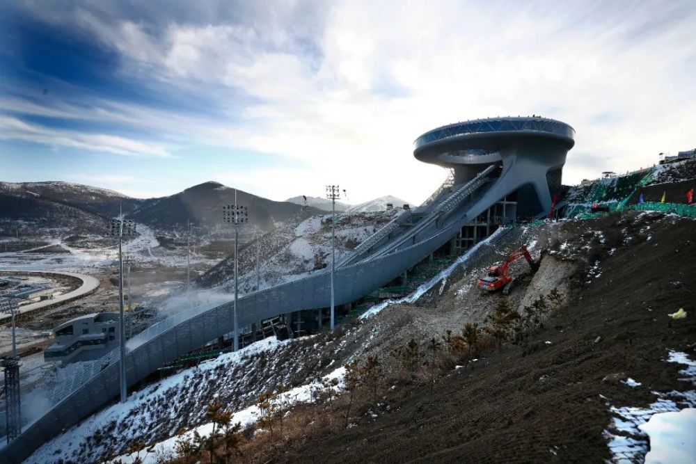 难度大工期短雪如意成世界最长跳台滑雪赛道