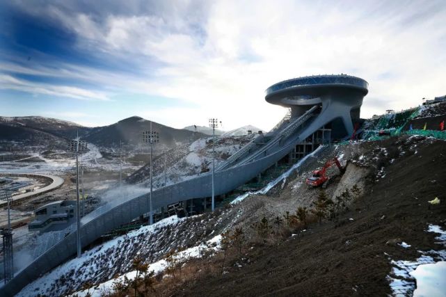 难度大,工期短 "雪如意"成世界最长跳台滑雪赛道