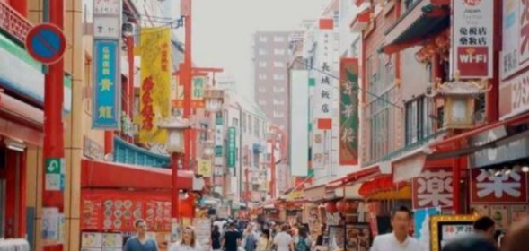 如今我国经济总量大致相当于日本的(2)