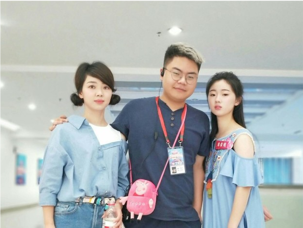在湖南卫视舞台上,李健发现了单依纯的音乐天赋.