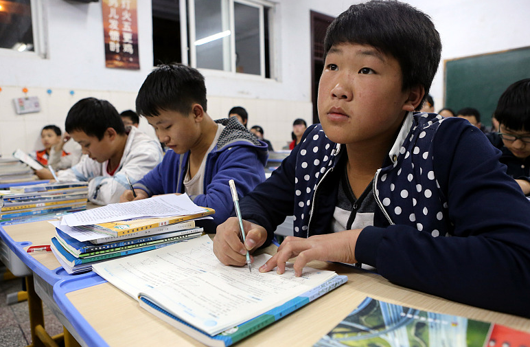 学生上课注意力不集中,听课效率低,家长应该帮助学生提升专注力