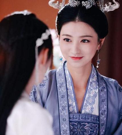 眉姐姐斓曦真节省近照毛衣起球还在穿跟鞠婧祎演婆媳气质稳赢