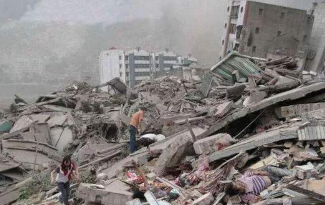 汶川地震,李应霞舍身救了丈夫,却失去双腿,而丈夫的做法让人心寒