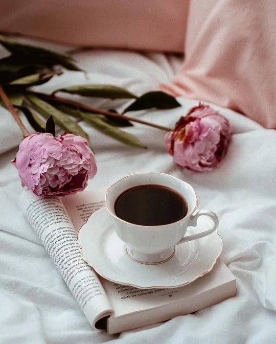 一杯咖啡,一束花