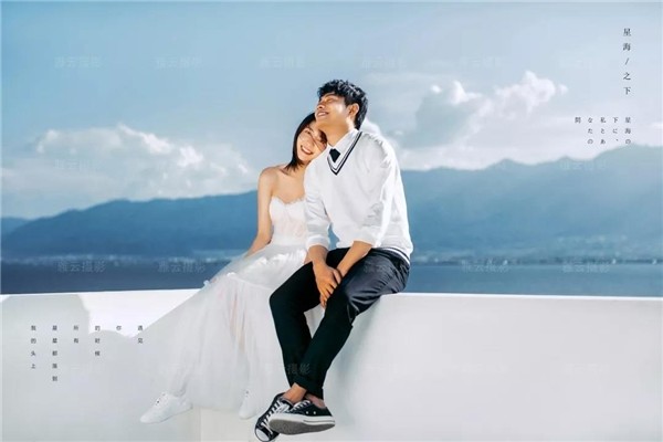 如何挑选婚纱照_婚纱照图片室内(3)