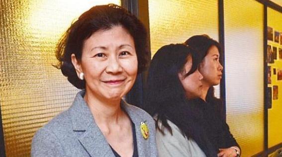 92岁李嘉诚罕见露面,小33岁女友周凯旋同框,俩人相恋27年仍未婚