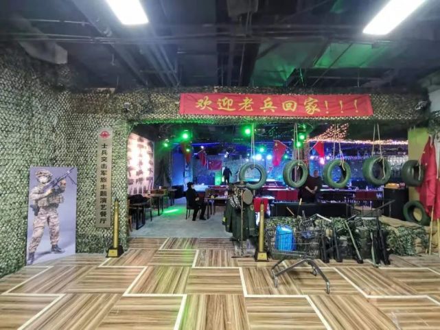 一家军旅主题烤吧老板及店内所有员工都是地地道道的退伍军人保家卫国