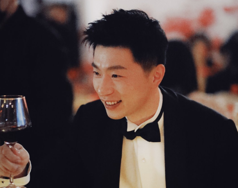 马龙暗纹西装出席活动,站在演员刘诗诗身边,男神女神终于同台!