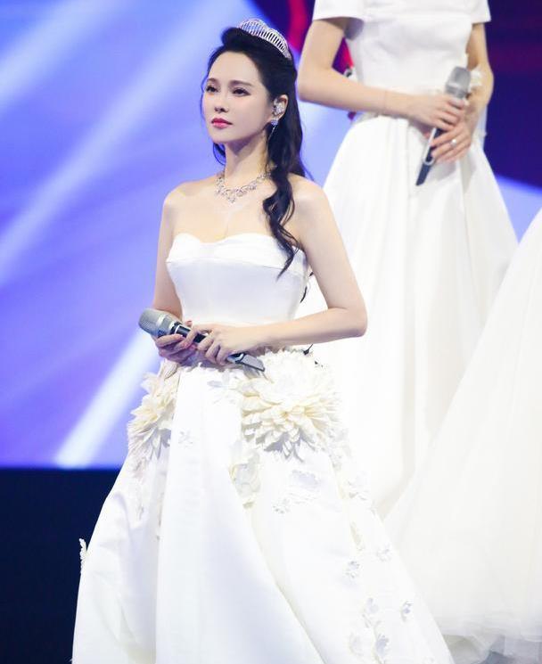 伊能静婚纱照_秦昊伊能静婚纱照