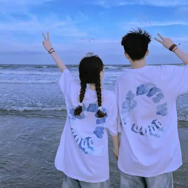 情侣头像/留长发的女孩会想剪短发