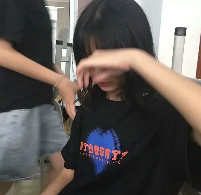 黑色系女生头像/我把写给你的信交给了海鸥