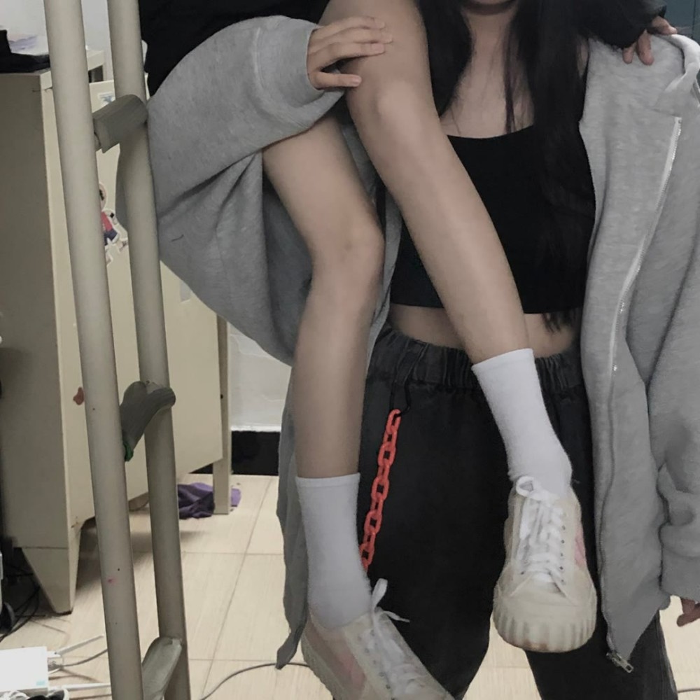 闺蜜头像:"想和你像石榴籽一样紧紧抱在一起哦"