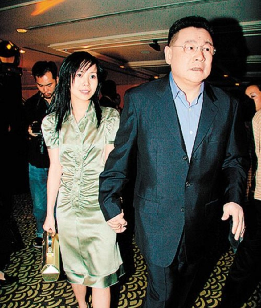 刘銮雄前女友豪宅曝光,大厅装饰金碧辉煌,被网友吐槽像洗浴中心