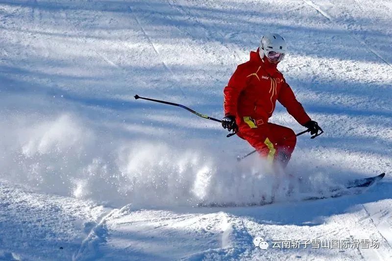 走,来一场冰雪之约 让南方的冬天与雪更亲近 轿子雪山国际滑雪场位于