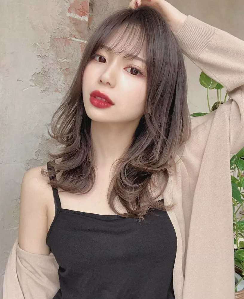 三四十岁女人发量非常多,适合烫什么发型?试试时髦减龄的弯弯烫