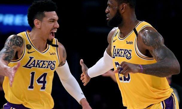 关于NBA湖人主场球馆的问题〖最暖心戒颁奖!詹姆斯压轴领戒〗