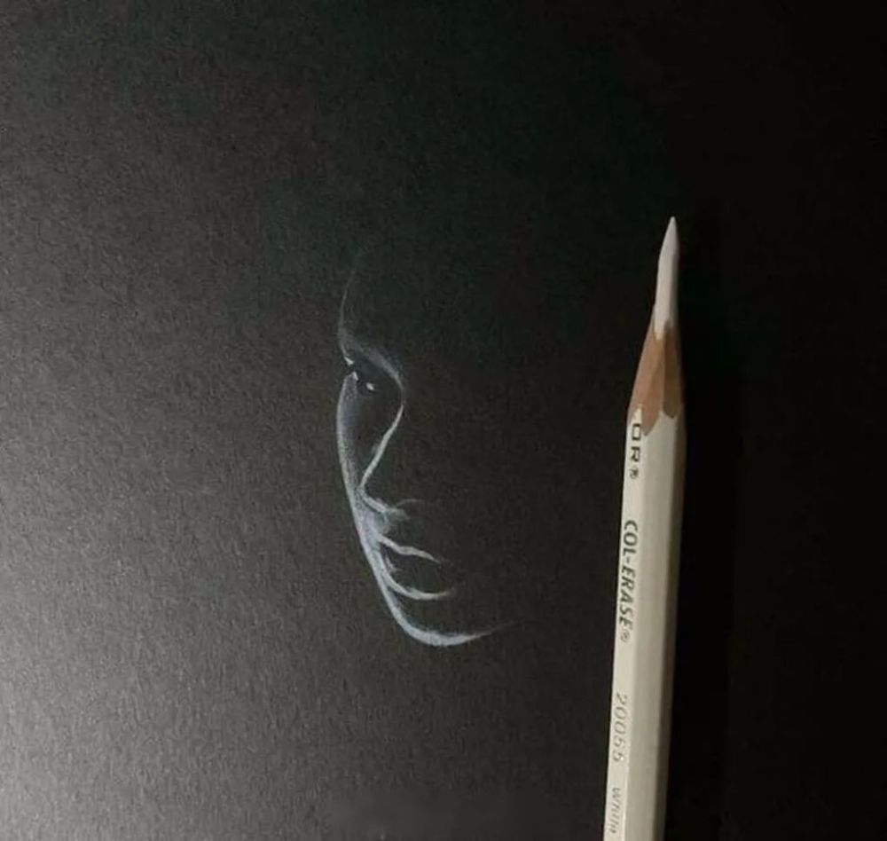 用白色铅笔在黑纸上画画李羿慧寥寥几笔却让人感到妙趣横生