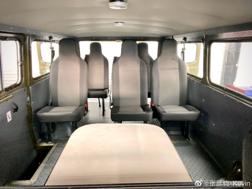 俄罗斯风味越野小面包瓦滋旅行者