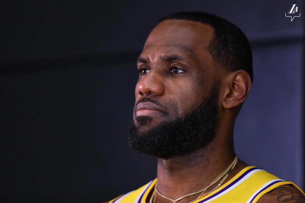 nba50大巨星!第二位——"小皇帝"勒布朗詹姆斯