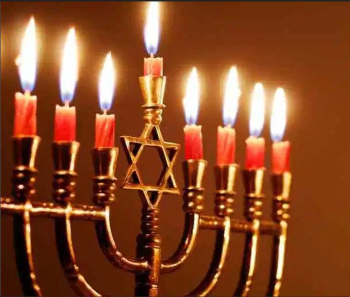 光明节(chanukah)是犹太教的一个节日,也有人叫它烛光节.