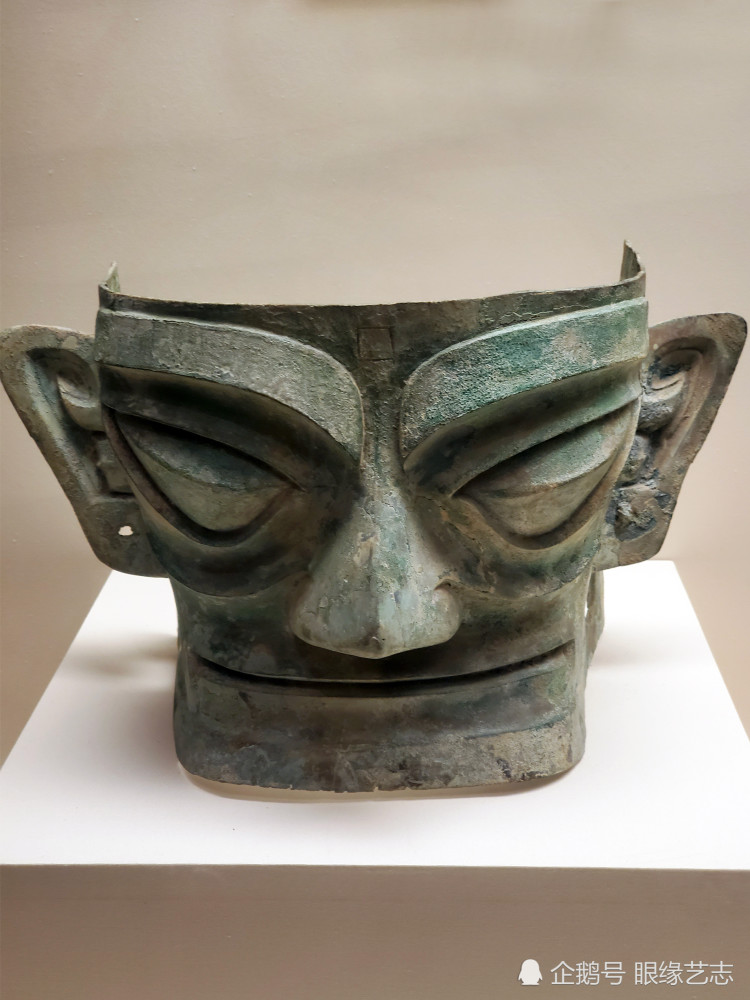 青铜面具,商(约公元前16世纪-前11世纪),1986年四川广汉三星堆出土