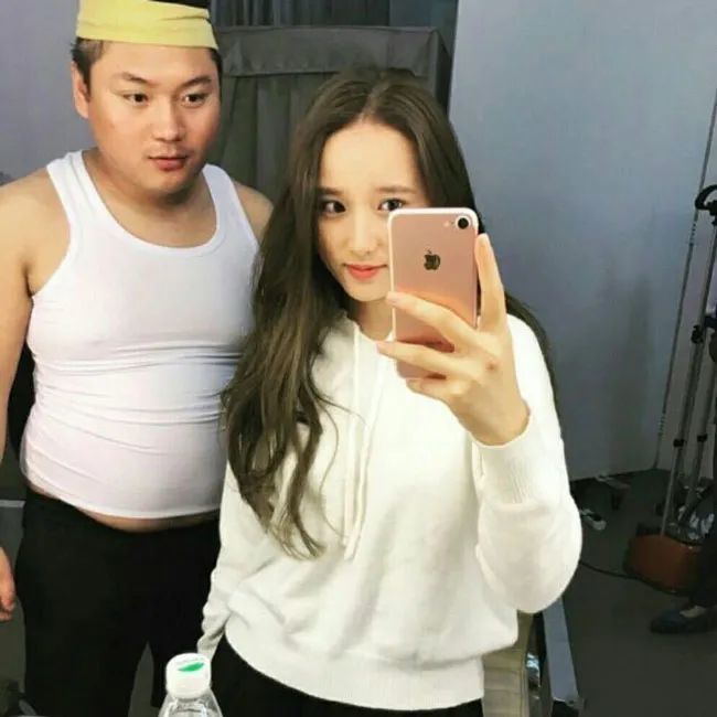 yy李先生很幸运,有囧囧丸这个好徒弟,只有她能"接住"华矩粉丝