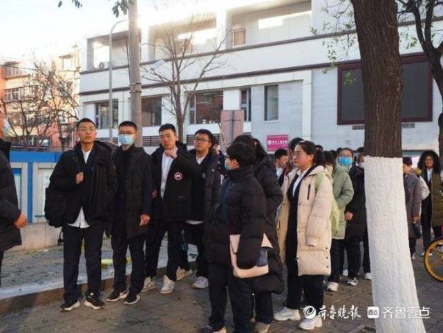 山师附中将课堂搬进济南社区,中学生近距体验居委会的细致入微