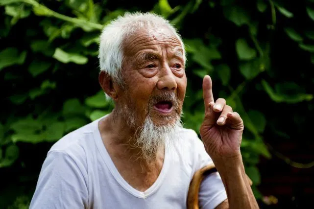 117岁老人,年轻像60岁,长寿秘诀不是多走路,而是这3件