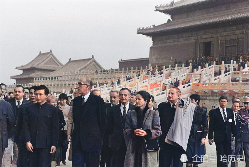 老照片:1980年法国总统访华,参观兵马俑,复旦大学发表