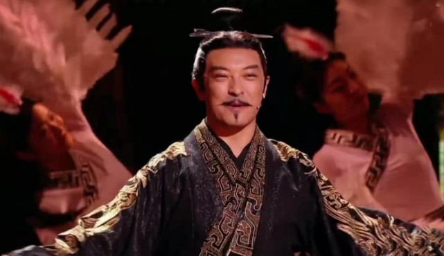 同样是扮演秦始皇,为什么说富大龙完胜张鲁一?