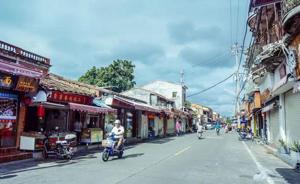 gdp万亿俱乐部唯一没有地铁的城市(2)