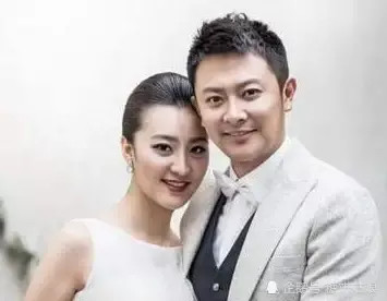 印小天说"自己是天津医科大学毕业的,又读了中国财经大学研究生,父亲