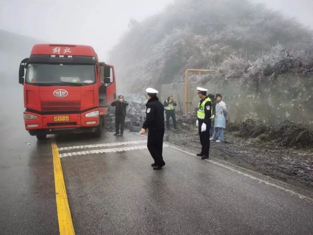 g356国道6,水盘高速78km(滑石收费站)至90km(海普互通)有雾,能见度150